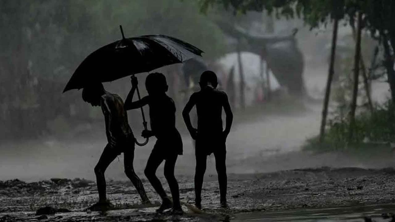 IMD Weather Forecast: Temperature Drops in West Bengal Rainfall Warning in South Bengal Till 7 November