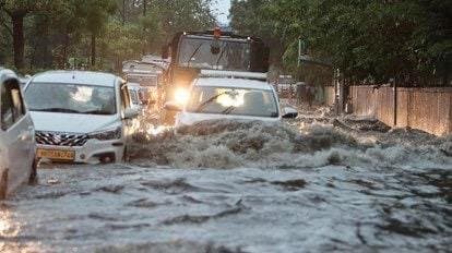 Delhi: বৃষ্টিতে বিপর্যস্ত দিল্লিতে মৃত বেড়ে ৮