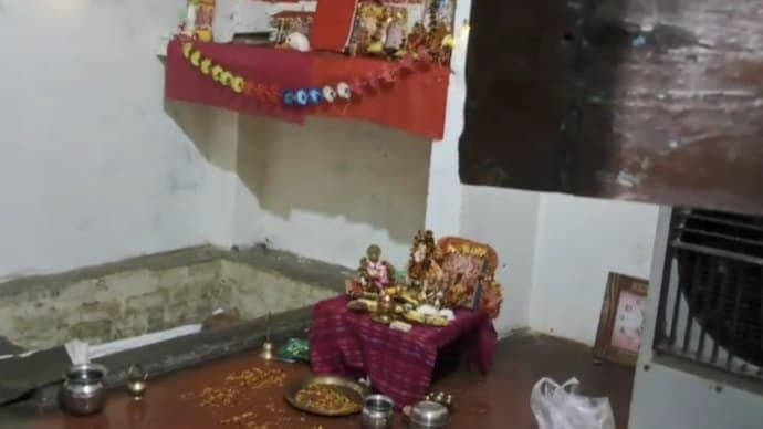 Varanasi priest slits own throat after 24 hour ritual for Goddess Kali gnr 