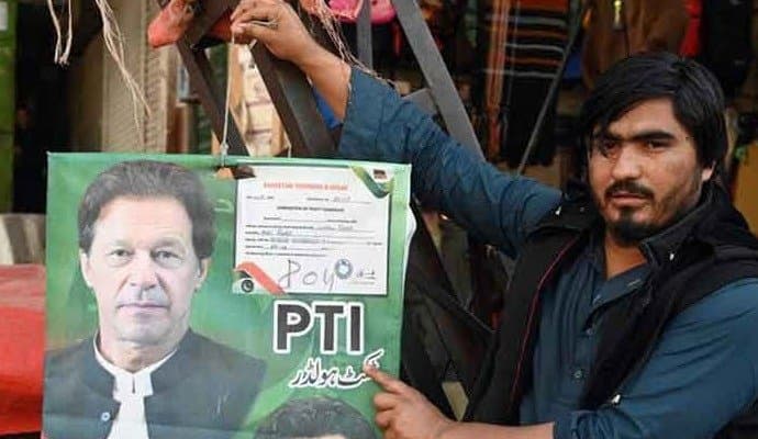 Imran Khan: সংসদে বিরোধী দলের ভূমিকায় অবতীর্ণ হতে নির্দেশ দিলেন ইমরান