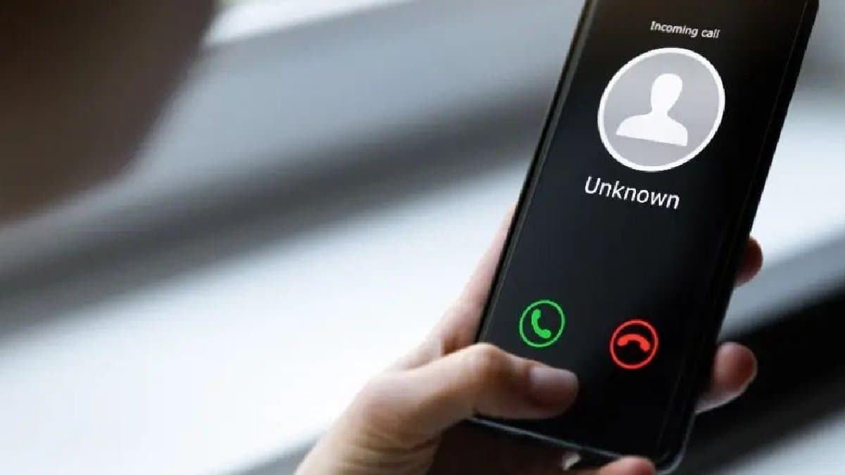 Cyber Fraud After Receiving Free Phone And SIM Card Bengaluru Man Loses Rs 2.8 Crore gnr 