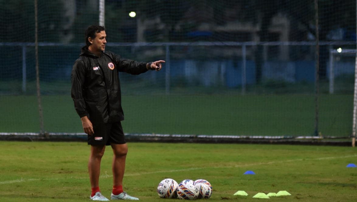 East Bengal has shortlisted Albert Roca, Oscar Bruzon for the post of new head coach spt 