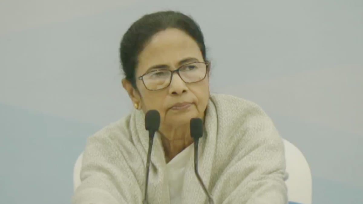 Mamata Banerjee slammed BSF and central government over infiltration issue gnr