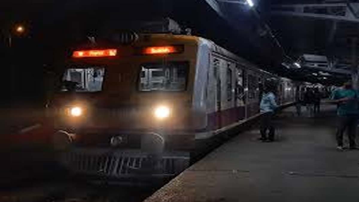 Passenger suffers head injury after stone pelt hits moving train near Dhakuria station