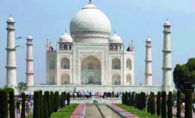 Taj Mahal:‌ তাজমহলের সামনে রিলস বানাতে গিয়ে বিপত্তি, জওয়ানের সঙ্গে বচসায় জড়ালেন তরুণী 