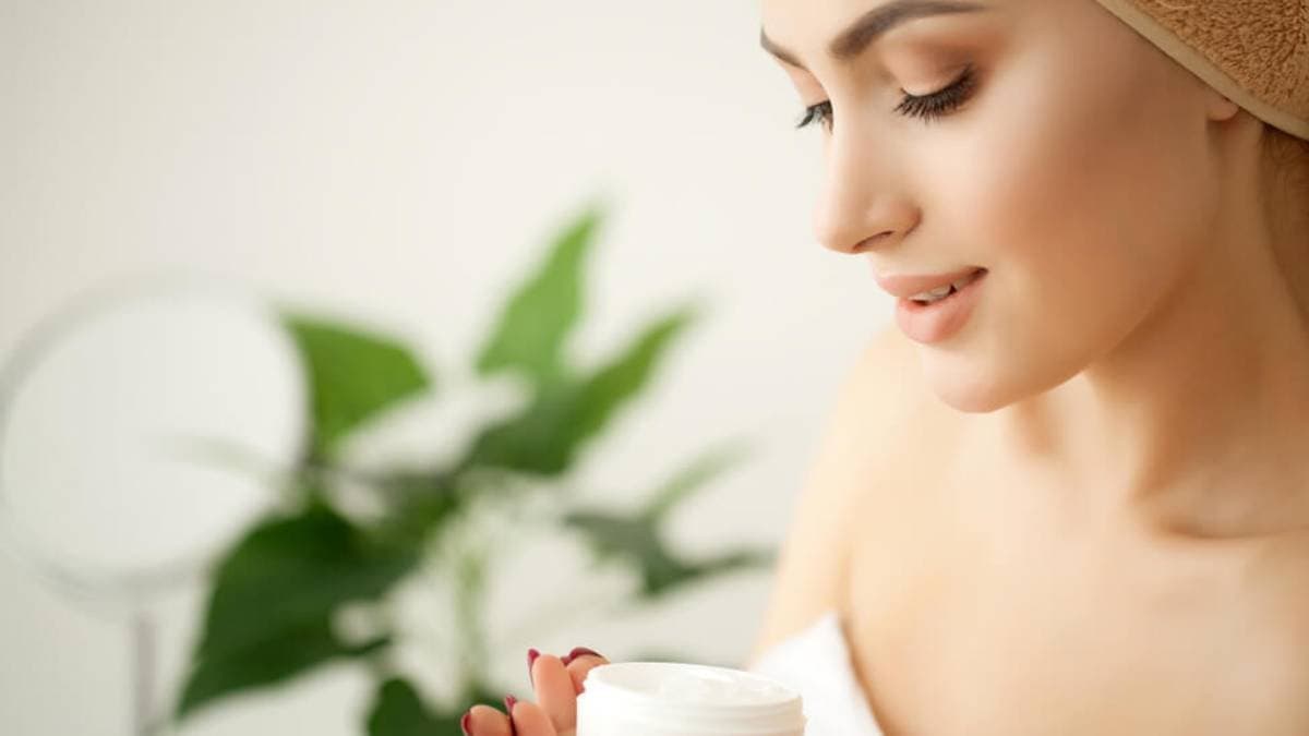 this home made natural night cream can reduce your dark circles and make your skin healthy and glowing overnight lif