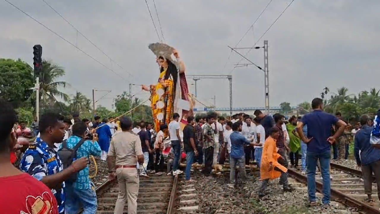Train Services Halted Briefly as Jagaddhatri Idol Carried Across Railway Tracks