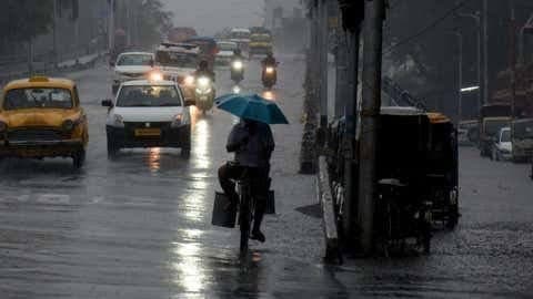 Weather Update: আগামী ৬ দিন বাংলার জেলায় জেলায় তুমুল বৃষ্টির সতর্কতা জারি 