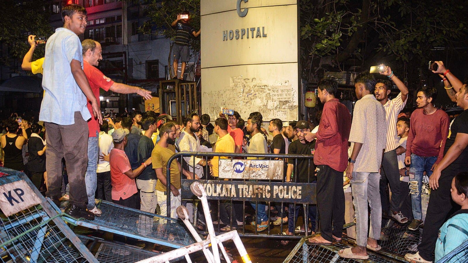 Three police officers suspended after RG Kar Medical College vandalized gnr 