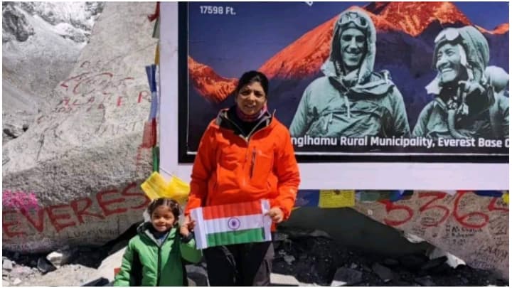 Everest Base Camp: ‌মাত্র আড়াই বছরে এভারেস্টের বেসক্যাম্পে পৌঁছে তাক লাগিয়ে দিল আড়াই বছরের সিদ্ধি 