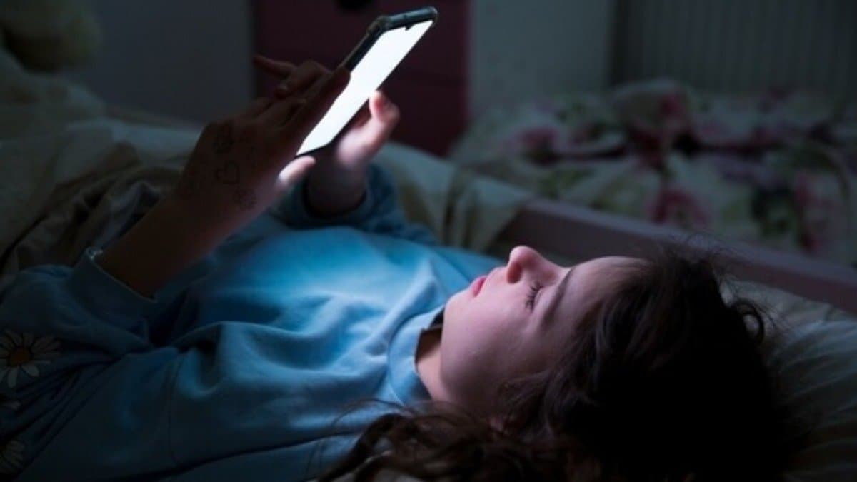 Excessive Screen time effect on brain health know this prevention tips to stay healthy