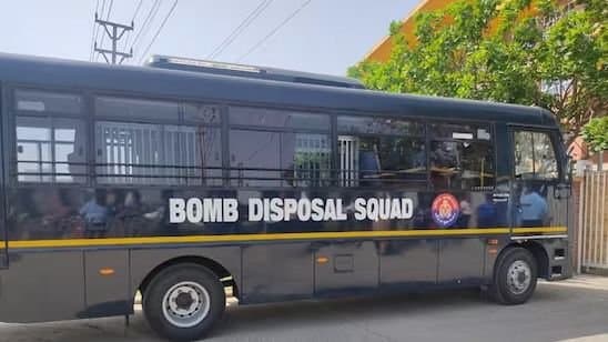 Delhi: স্কুলের পর দিল্লি বিমানবন্দর, হাসপাতালে বোমা-হুমকি