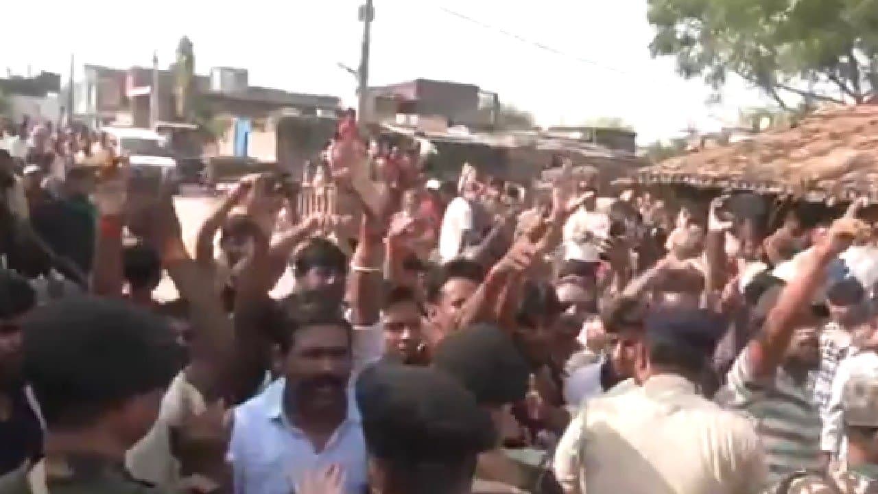 Bihar Assembly Election 2025 Deputy CM Vijay Sinhas convoy attacked here video