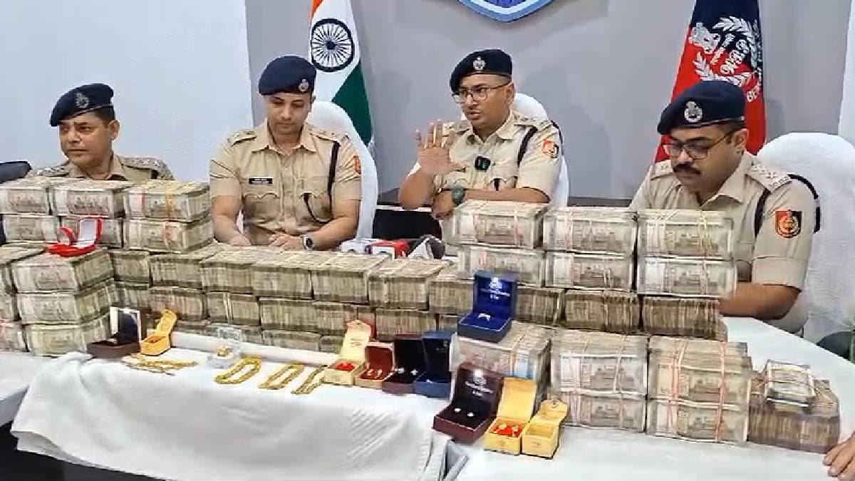 More than rs three crore cash recovered from the house of the call center owner arrested in Bidhannagar 