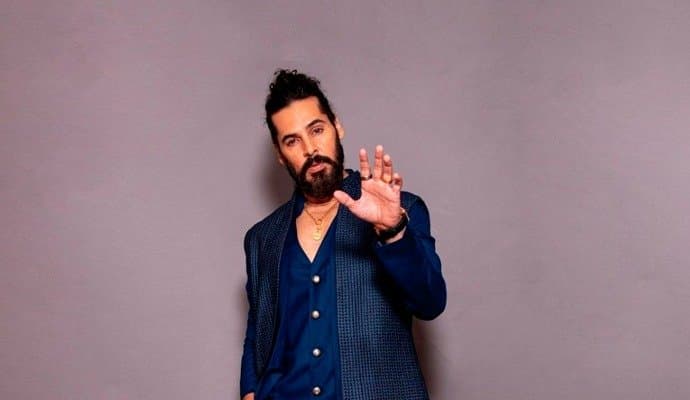  Dino Morea: নায়ক নয়, দক্ষিণের ছবিতে খলনায়ক হওয়ার ইঁদুরদৌড় বলিউডে? বিস্ফোরক ডিনো মোরিয়া!