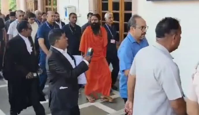 RAMDEV: ক্ষমা চাওয়ার পরও সুপ্রিম কোর্টের তোপের মুখে রামদেব 