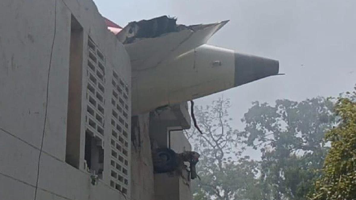 Air India flight crashed London-Bound Air India Flight Crashes Near Airport