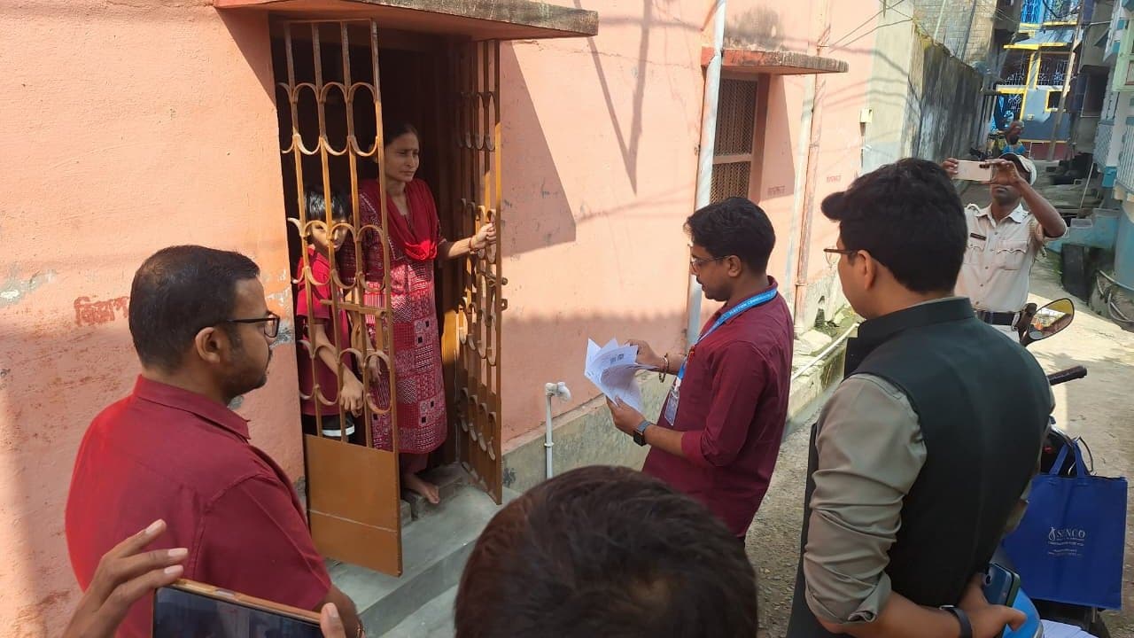 এসআইআর: কোন নথির ভিত্তিতে কাটবে জট, তালিকায় উঠবে নাম