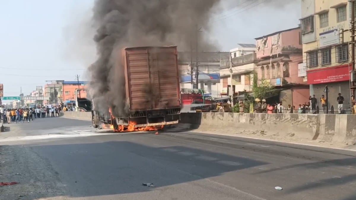 Hit and Run of a lorry at Barasat creates panic
