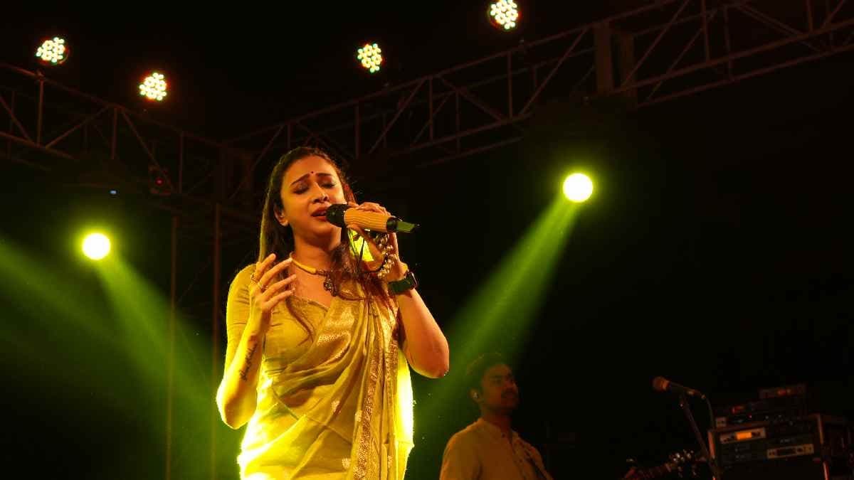 Spring Blooms at Salt Lake s GD Block: Pousali Banerjee brings joy with her melodious rendition