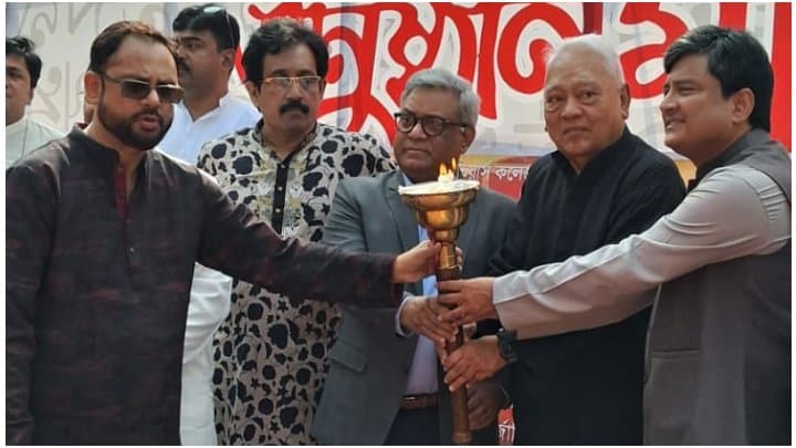 St Xavier’s College pays Tribute to language martyrs at Shaheed Minar, Dhaka