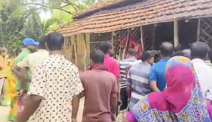 Murder: ‌দুই বোনকে কুপিয়ে খুনের অভিযোগ, পাথরপ্রতিমায় চাঞ্চল্য 