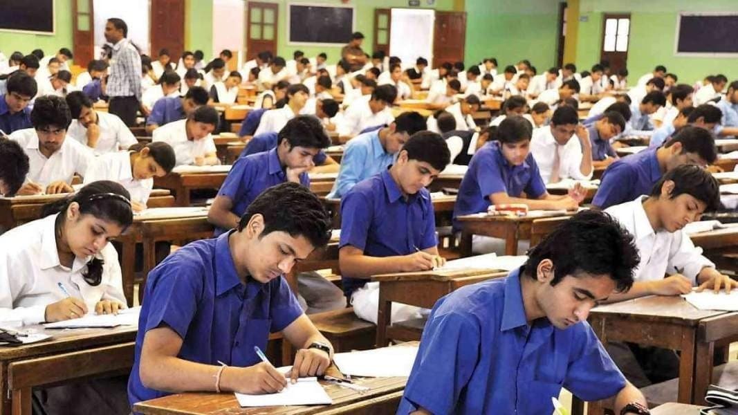NEET-UG Row: দেদার কারচুপি! গুজরাটের এক সেন্টার থেকে ৮৫ শতাংশ পরীক্ষার্থী নিট-ইউজি উত্তীর্ণ, এনটিএ-র ফলপ্রকাশ পরেই ব্যাপক চাঞ্চল্য