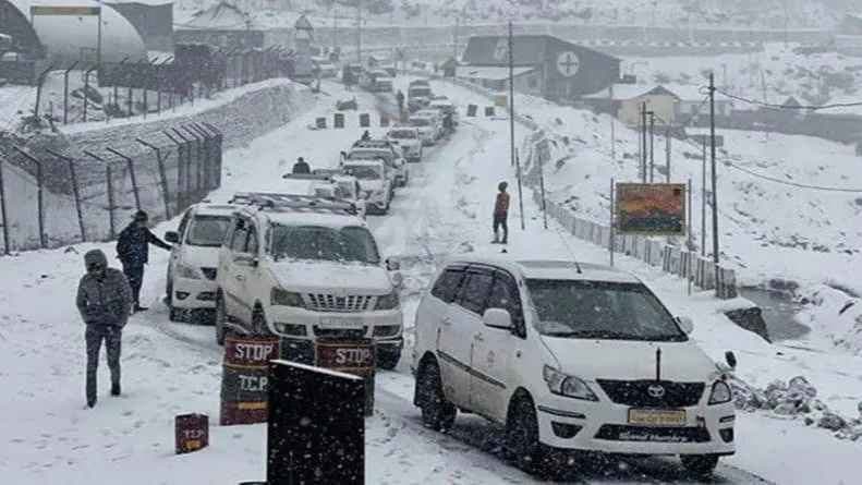 Seasons First Snowfall in Sikkim