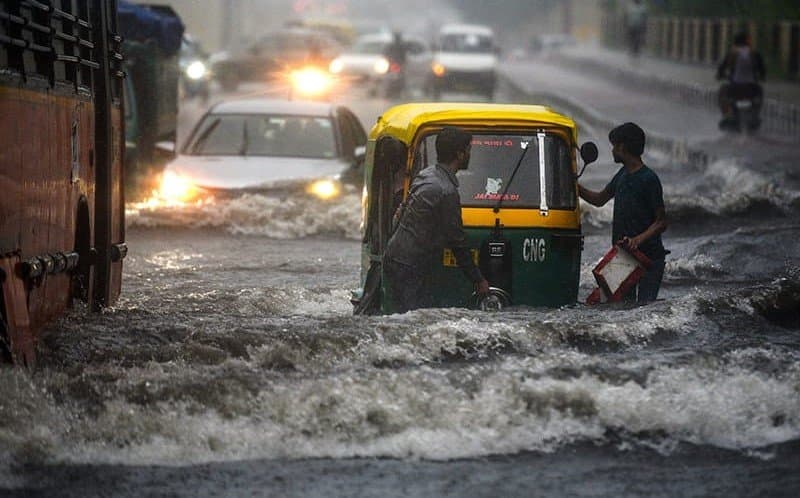 Heavy Rainfall: জল থইথই দিল্লিতে বিদ্যুৎস্পৃষ্ট হয়ে মৃত তরুণী, একটানা ভারি বৃষ্টিতে ফের জলমগ্ন মুম্বই 