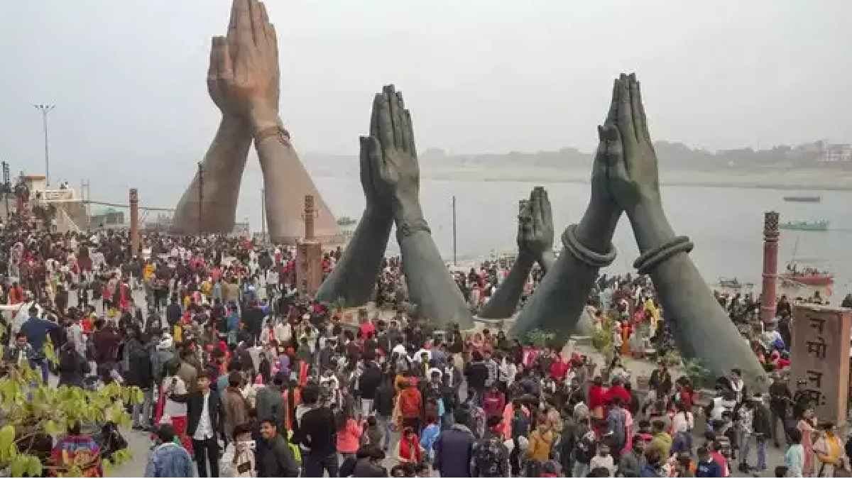 new years day sees record crowds of devotees in ayodhya and varanasi gnr