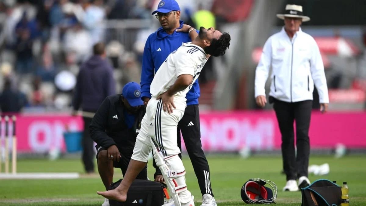 India wicket keeper Rishabh Pant badly injured and taken out of ground in Ambulance