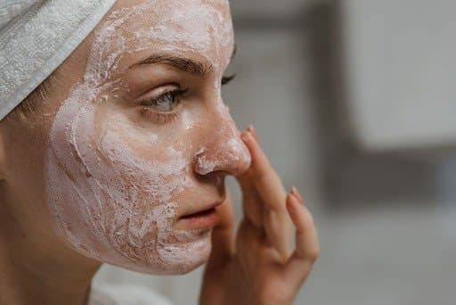 Skin care: পার্লারে বা স্যালোঁয় নয়, গ্লোয়িং স্কিনের রহস্য লুকিয়ে আপনার বাড়িতেই!