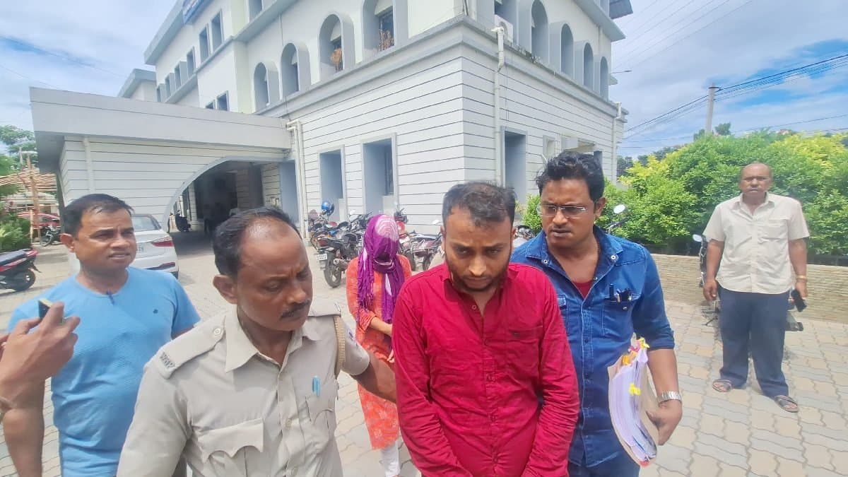 Fake IAS officer loots lakhs from teacher 