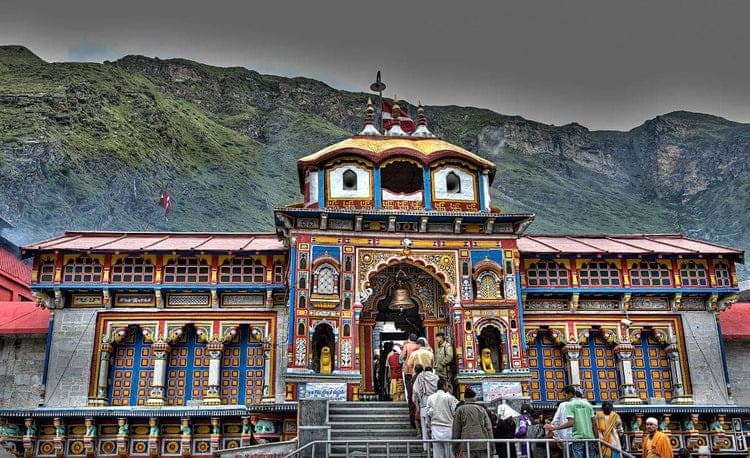 BADRINATH: খুলে গেল বদ্রীনাথ ধাম, উপচে পড়ল ভক্তদের ঢল 