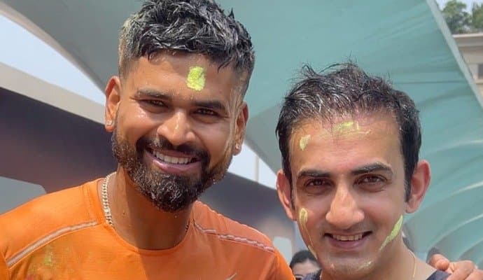 KKR Holi: নাইটদের শিবিরে হোলি, বেগুনি আবিরে রঙিন গম্ভীররা