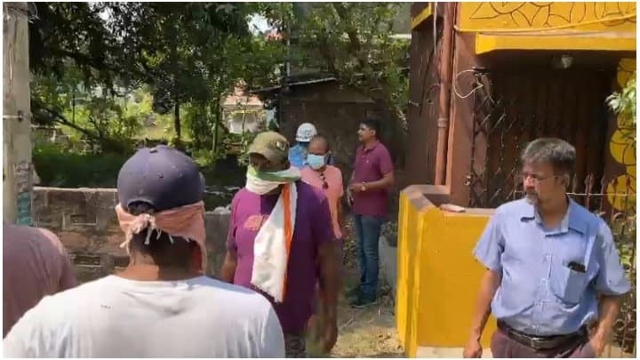 Hooghly: গৃহকর্তার মৃতদেহ আগলে স্ত্রী-কন্যা, রবিনসন স্ট্রিটের ছায়া কোন্নগরে 