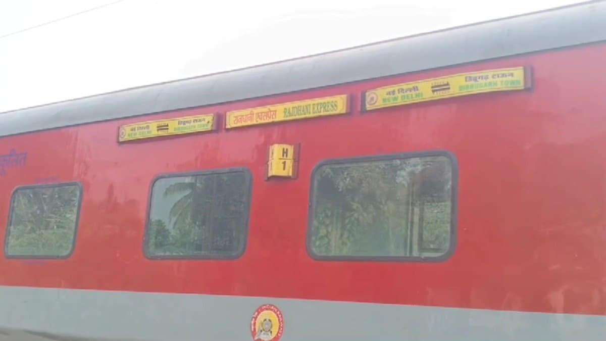 Train service halted in Dhupguri due to pickup van accident gnr