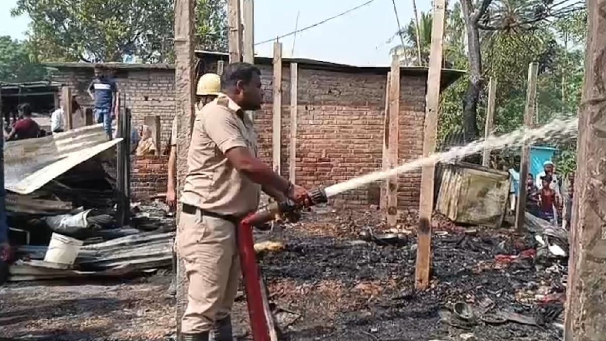 Fire incident at North Dinajpur 15 house affected