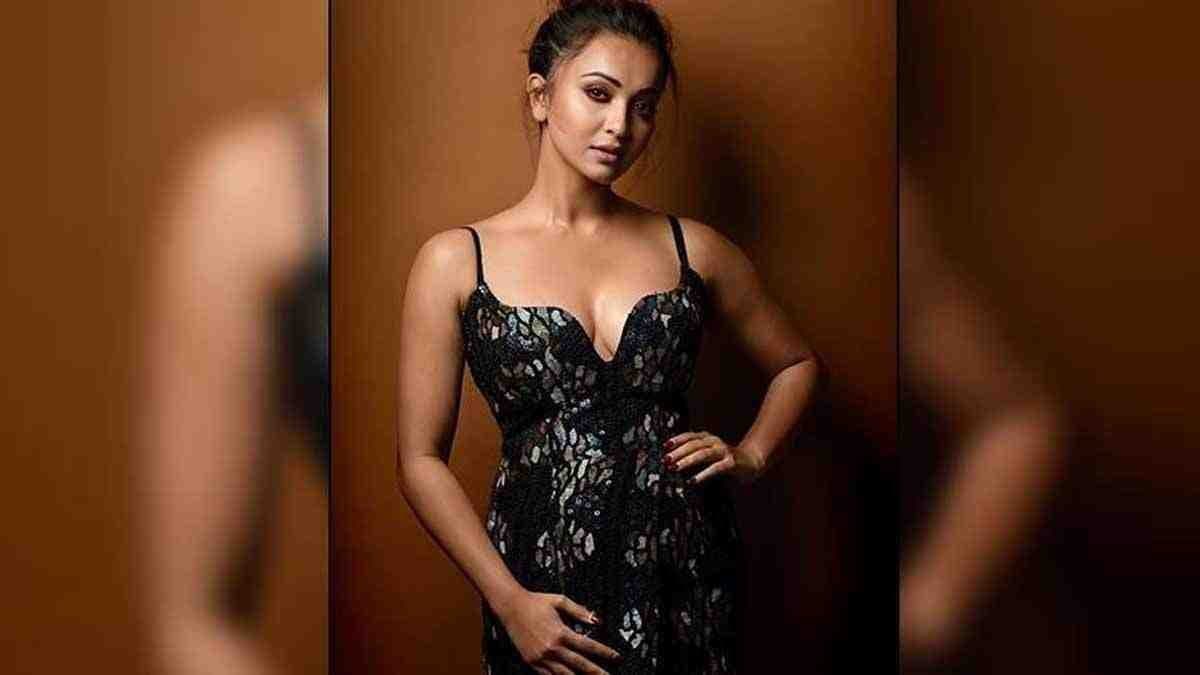 Bohurupi movie famed actress Koushani Mukherjee is appearing on the small screen for the first time for dance bangla dance ENT 