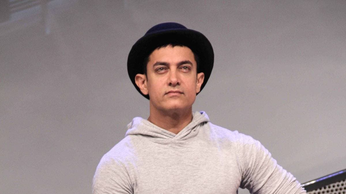 Aamir Khan surprises fans at theatre during Sitaare Zameen Par screening