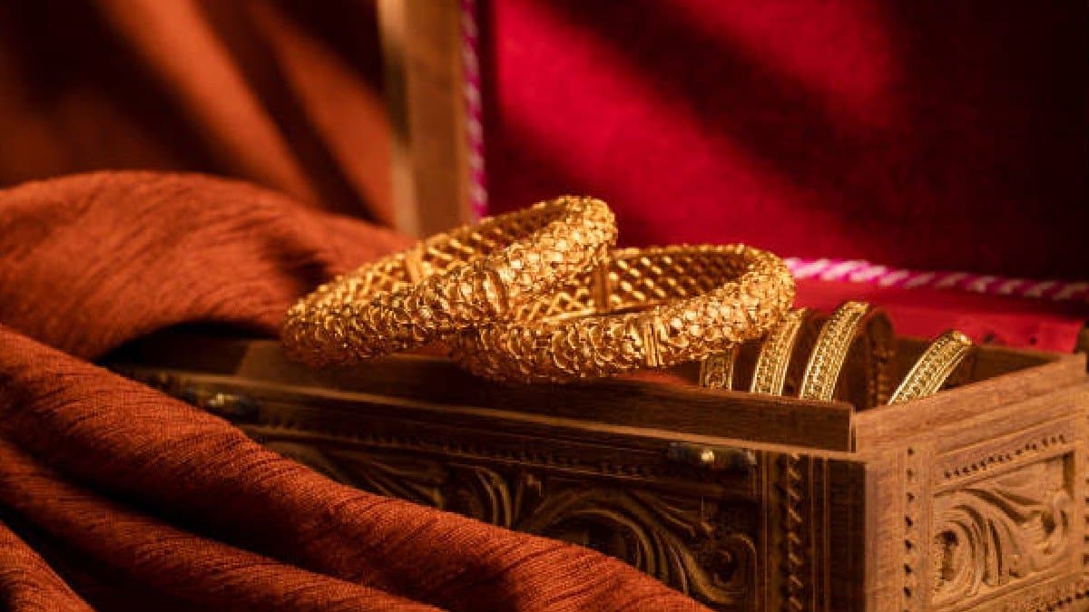 Gold Price Today Huge price fall Check 22 and 24 Carat Gold Price on 10 October