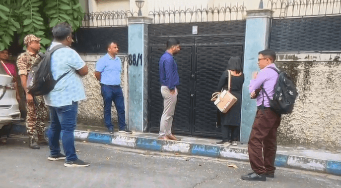 ED Raid South Point School: শহরের নামী বেসরকারি স্কুলে কোটি কোটি টাকার তছরুপ, কলকাতা জুড়ে তল্লাশি অভিযান ইডির