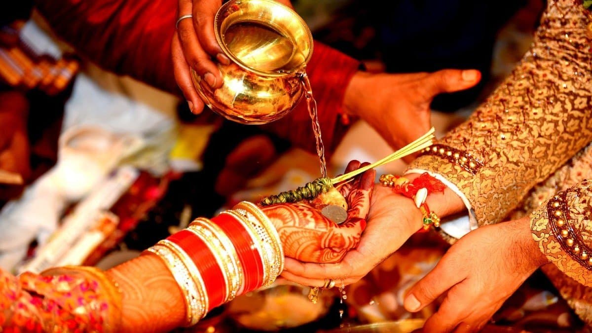 What is the ideal age difference between husband and wife does it really matter