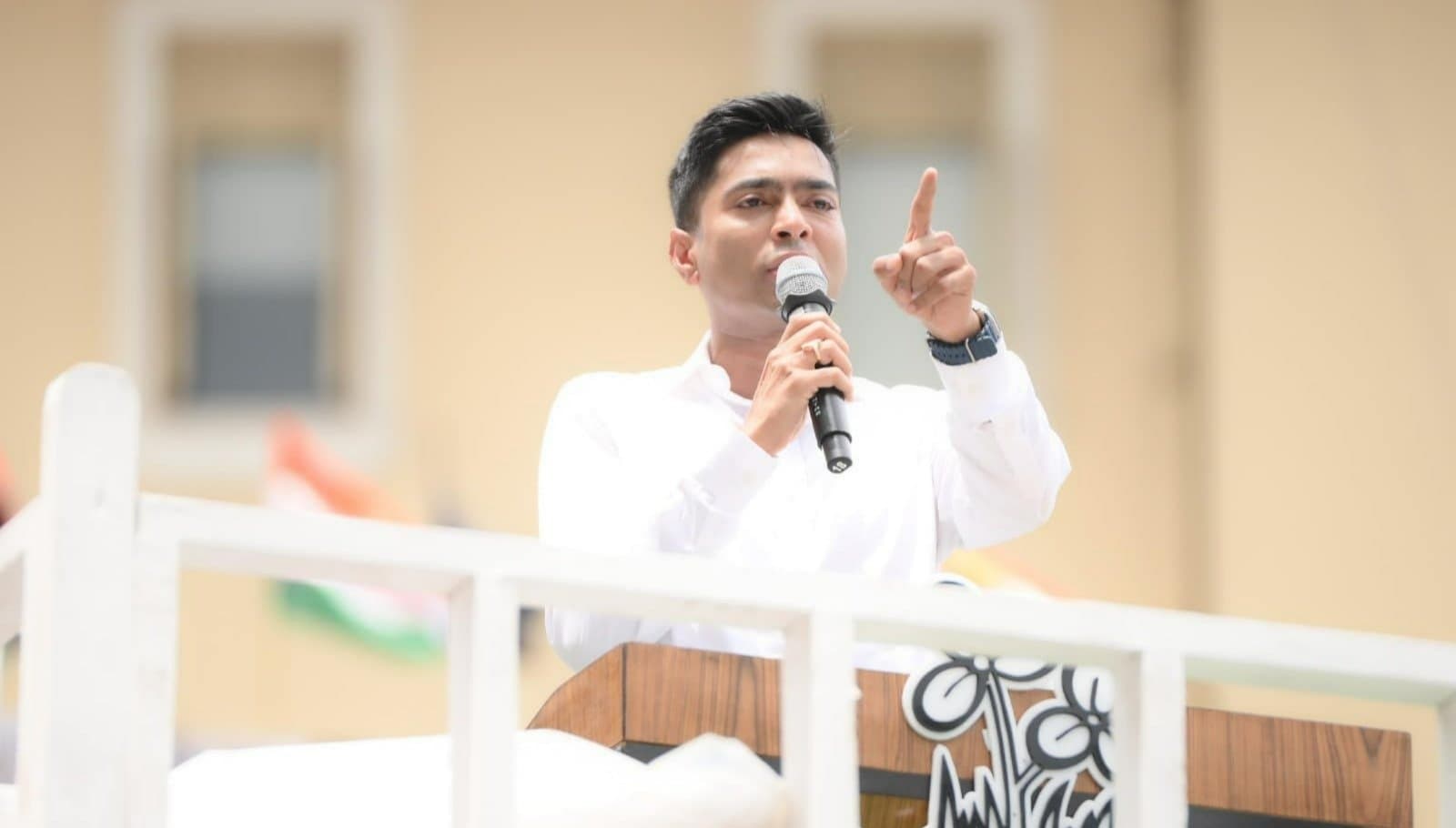abhishek banerjee will hold an administrative meeting at diamond harbor in august gnr