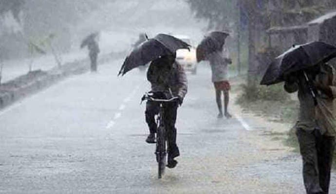 Weather Update: দিনভর মেঘলা আকাশ, ইদে জেলায় জেলায় বৃষ্টির সম্ভাবনা