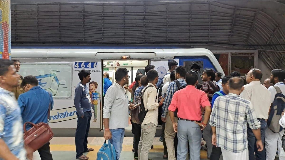 Metro services disrupted in kolkata