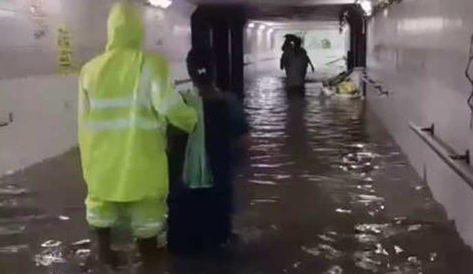 Heavy rainfall adds monsoon woes in Mumbai city, traffic heavily impacted