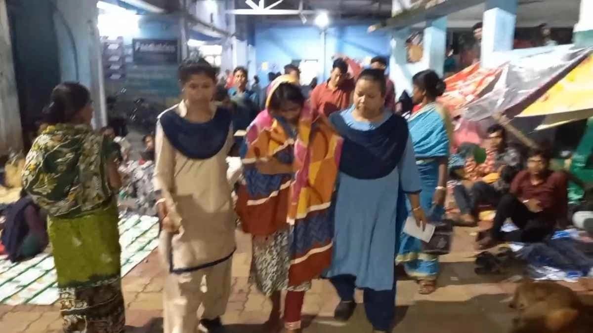 Horrific Accident at Barddhaman Station Seven Injured After Being Trampled in Foot Overbridge Stampede