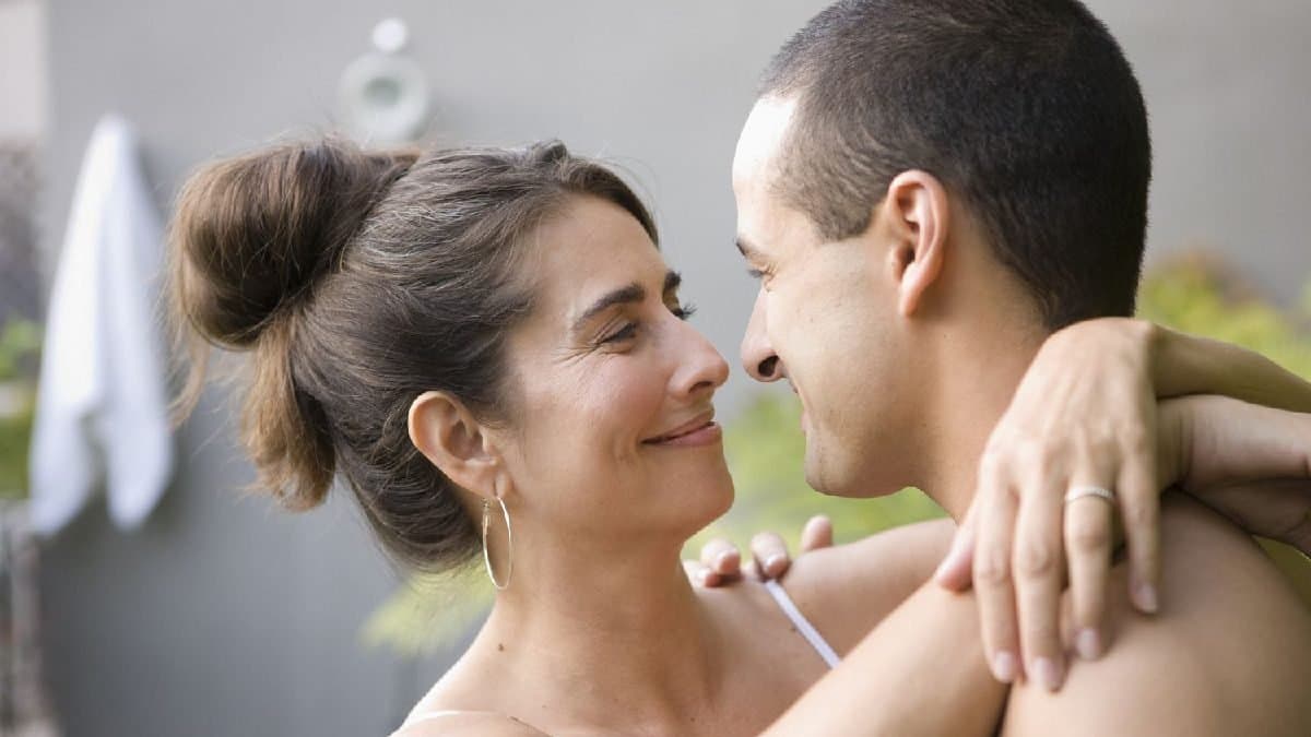 Model gives suggestions to lovers who want to date older women