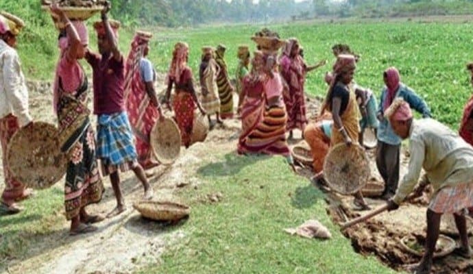 Mgnrega: ‌‌১০০ দিনের কাজের টাকা বাড়াল কেন্দ্র, বাংলার শ্রমিকদের বাড়ল কত টাকা?‌ 